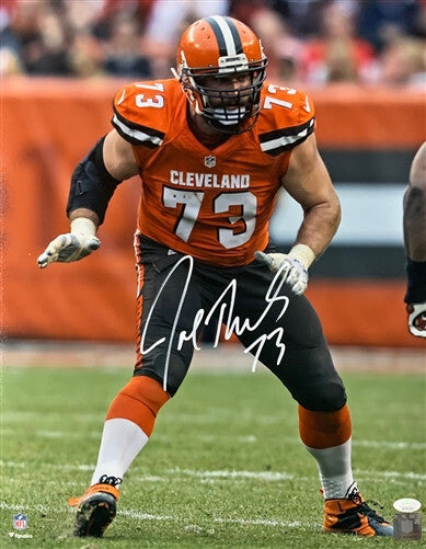 Cle Browns future Hall of Famer JOE THOMAS Signed 16x20 Photo #2 AUTO - JSA