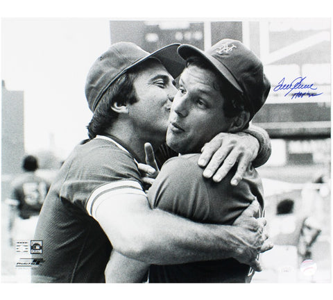 Tom Seaver Signed New York Mets Unframed 16x20 Black & White MLB Photo