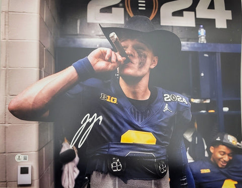 JJ MCCARTHY (MICHIGAN WOLVERINES) SIGNED 16X20 PHOTO - CIGAR - BECKETT QR