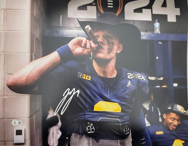 JJ MCCARTHY (MICHIGAN WOLVERINES) SIGNED 16X20 PHOTO - CIGAR - BECKETT QR