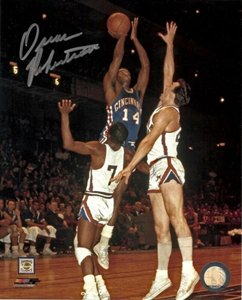 OSCAR ROBERTSON Signed 8x10 Cincinnati Photo #1 AUTO - 1971 NBA Champ
