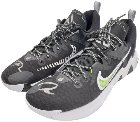 GIANNIS ANTETOKOUNMPO AUTOGRAPHED BLACK NIKE SHOES 15 PAIR BECKETT 197431