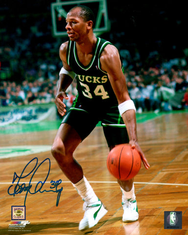 MIlw. Bucks TERRY CUMMINGS Signed 16x20 Photo #2 AUTO 2 x All Star - 1983 ROY
