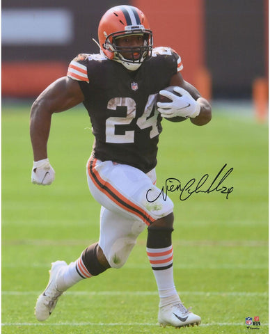 Nick Chubb Cleveland Browns Signed 16" 20" Vertical Running Photo