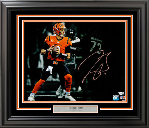 JOE BURROW AUTOGRAPHED SIGNED FRAMED 16X20 PHOTO BENGALS FANATICS HOLO 233878