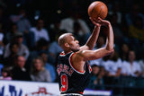 Ron Harper Signed Chicago Black Jersey (JSA) 3xBulls World Champion 1996-1998
