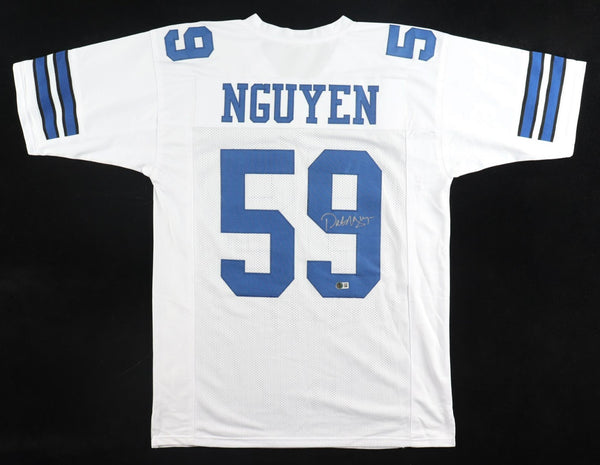 Dat Nguyen Signed Dallas Cowboys Jersey (Beckett) 1999 3rd Round Pck/ Linebacker