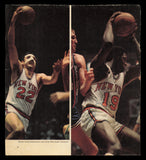 Willis Reed Autographed Signed 9x8 Magazine Photo New York Knicks SKU #237836