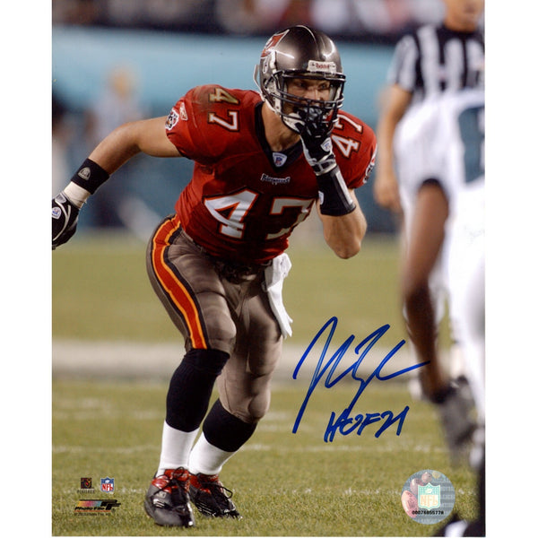 John Lynch Autographed Tampa Bay Buccaneers 8x10 Photo HOF Beckett Winess 49964