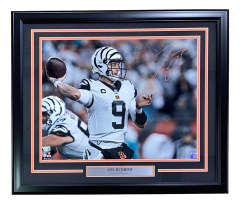 Joe Burrow Signed Framed 16x20 Cincinnati Bengals White Jersey Photo Fanatics