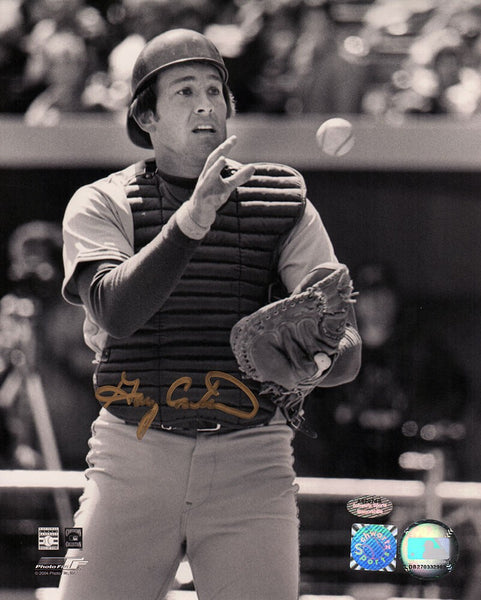 Gary Carter Signed Expos B&W Catching 8x10 Photo - (In Gold) - (SCHWARTZ COA)