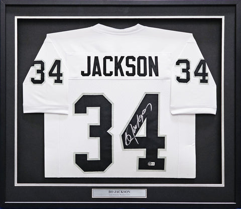 RAIDERS BO JACKSON AUTOGRAPHED SIGNED FRAMED WHITE JERSEY BECKETT WITNESS 220551