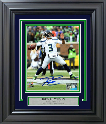 RUSSELL WILSON AUTOGRAPHED FRAMED 8X10 PHOTO SEATTLE SEAHAWKS RW HOLO 202118