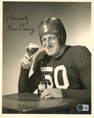 Ken Strong Autographed New York Giants 8x10 Photo B&W Drinking Beckett 56789
