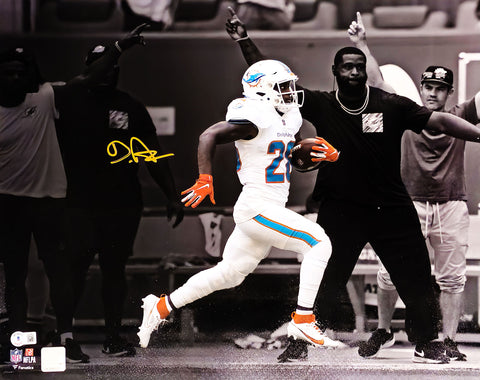 DE'VON ACHANE AUTOGRAPHED 16X20 PHOTO DOLPHINS SPOTLIGHT BECKETT WITNESS 221542
