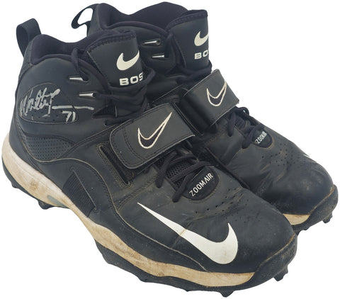 Walter Jones Autographed Pair of Game Used Nike Zoom Air Cleats Beckett