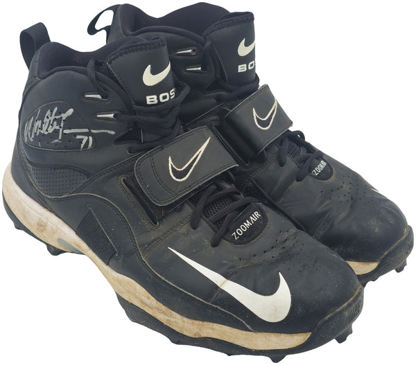 Walter Jones Autographed Pair of Game Used Nike Zoom Air Cleats Beckett