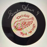 Gordie Howe Signed Detroit Red Wings Logo Puck (PSA) 23xNHL All Star / Died 2016