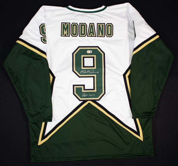Mike Modano Signed Dallas Stars White Jersey (Beckett) 1999 Stanley Cup Champ