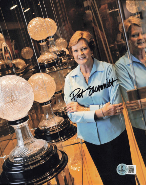 Pat Summitt Autographed 8x10 Photo Tennessee Volunteers Beckett BAS QR #BS12895