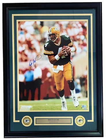 Brett Favre Signed Framed 16x20 Green Bay Packers Photo BAS