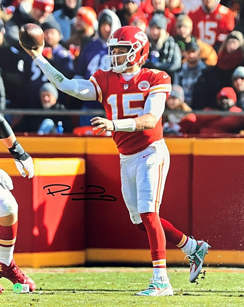Patrick Mahomes Kansas City Chiefs Signed No Look Pass 16x20 Photo BAS