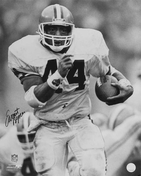 Earnest Byner Signed Cleveland Browns B&W Action 16x20 Photo - (SCHWARTZ COA)