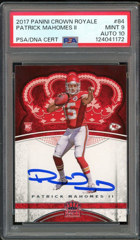 2017 Panini Crown Royale #84 Patrick Mahomes RC Rookie On Card PSA 9/10 Auto