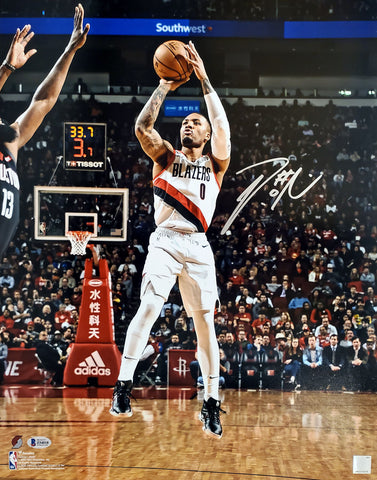 DAMIAN LILLARD AUTOGRAPHED 16X20 PHOTO PORTLAND TRAIL BLAZERS BECKETT BAS 195896