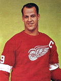 Gordie Howe Signed Detroit Red Wings Logo Puck (PSA) 23xNHL All Star / Died 2016