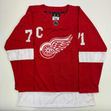 Autographed/Signed Dylan Larkin Detroit Red Wings Hockey Jersey Fanatics COA