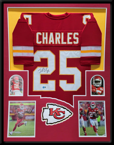 FRAMED KANSAS CITY CHIEFS JAMAAL CHARLES AUTOGRAPHED SIGNED JERSEY BECKETT HOLO