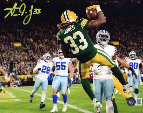 AARON JONES AUTOGRAPHED GREEN BAY PACKERS VS DALLAS COWBOYS 8x10 PHOTO BECKETT