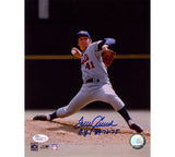 Tom Seaver Signed New York Mets Unframed 8x10 MLB Pitching Photo - CY 69,73,75
