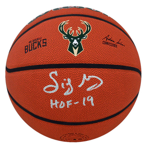 Sidney Moncrief Signed Bucks Logo Wilson NBA Basketball w/HOF'19 -(SCHWARTZ COA)