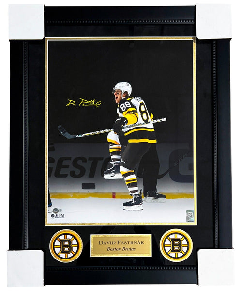 David Pastrnak Boston Bruins Signed Spotlight 16x20 Matted & Framed Photo BAS