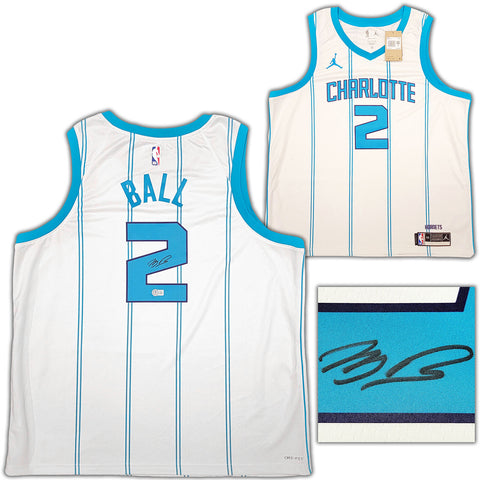HORNETS LAMELO BALL AUTOGRAPHED WHITE NIKE SWINGMAN JERSEY XXL BECKETT 209488