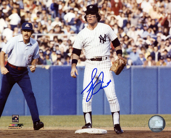 Bucky Dent Signed New York Yankees Fielding 8x10 Photo - (SCHWARTZ COA)