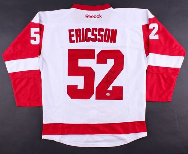 Jonathan Ericsson Signed Redwings Jersey (Beckett) 14 Year Detroit Defenseman