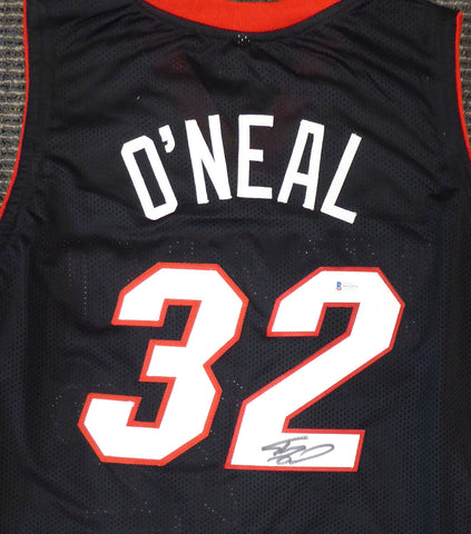 MIAMI HEAT SHAQUILLE O'NEAL AUTOGRAPHED BLACK JERSEY ON 2 BECKETT BAS 191016
