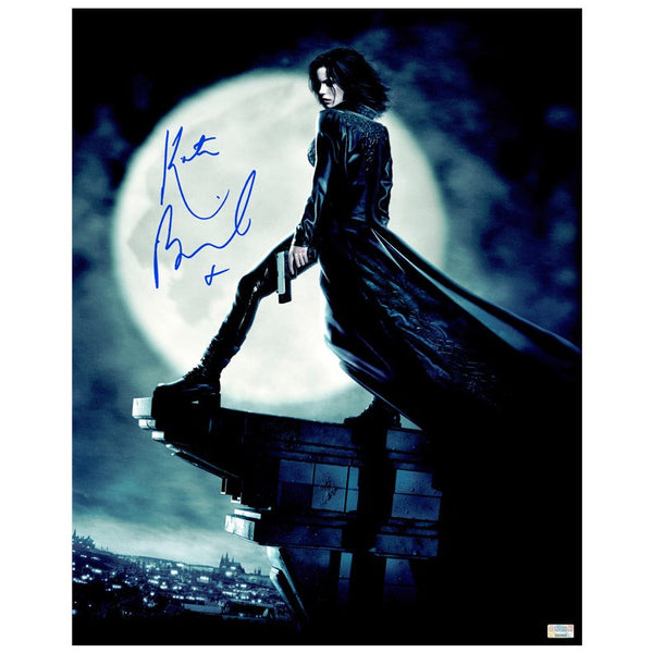 Kate Beckinsale Autographed Classic 2003 Underworld Selene Rooftop 16x20 Photo