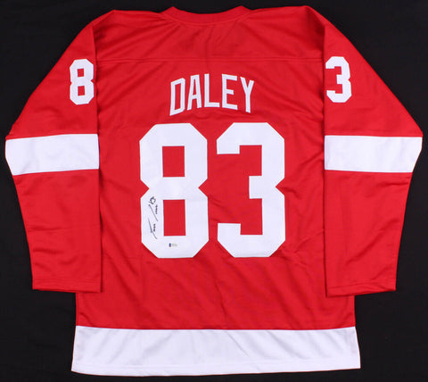 Trevor Daley Signed Detroit Redwings Jersey (Beckett) Playng Career 2003-present