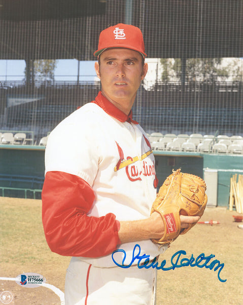 Steve Carlton Signed St. Louis Cardinals Pose 8x10 Photo - (Beckett COA)