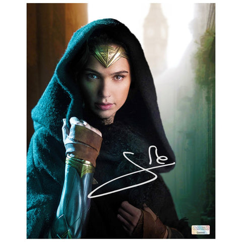 Gal Gadot Autographed 2017 Wonder Woman 8x10 Cloak Photo