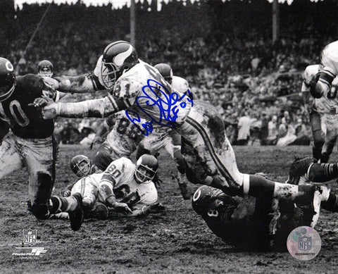 Carl Eller Signed Vikings B&W Action vs Bears 8x10 Photo w/HOF'04 (SCHWARTZ COA)
