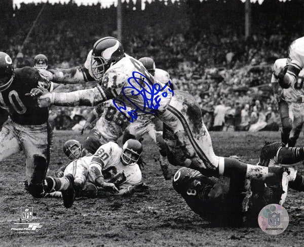 Carl Eller Signed Vikings B&W Action vs Bears 8x10 Photo w/HOF'04 (SCHWARTZ COA)