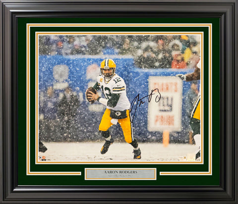AARON RODGERS AUTOGRAPHED FRAMED 16X20 PHOTO PACKERS SNOW FANATICS HOLO 221127