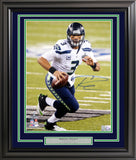 RUSSELL WILSON AUTOGRAPHED FRAMED 16X20 PHOTO SEAHAWKS SUPER BOWL RW 200374