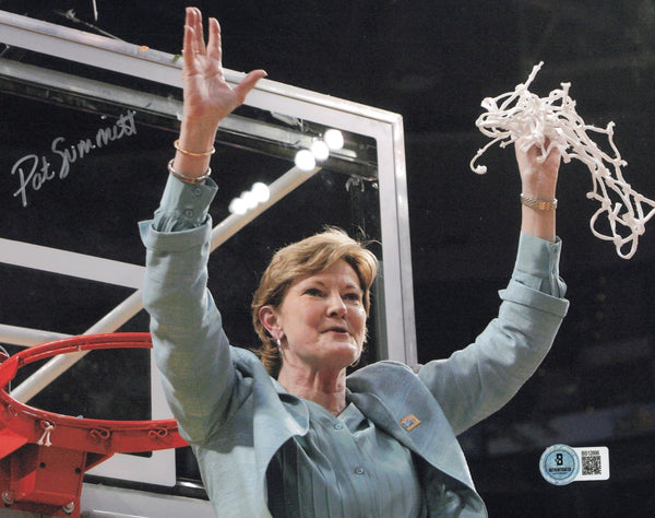 Pat Summitt Autographed 8x10 Photo Tennessee Volunteers Beckett BAS QR #BS12896