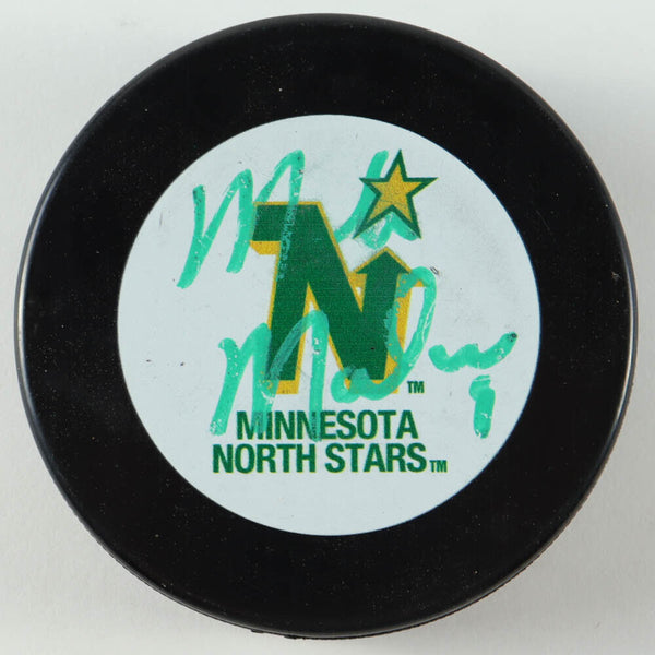 Mike Modano Signed Minnesota North Stars Logo Hockey Puck (Beckett) HOF 2014